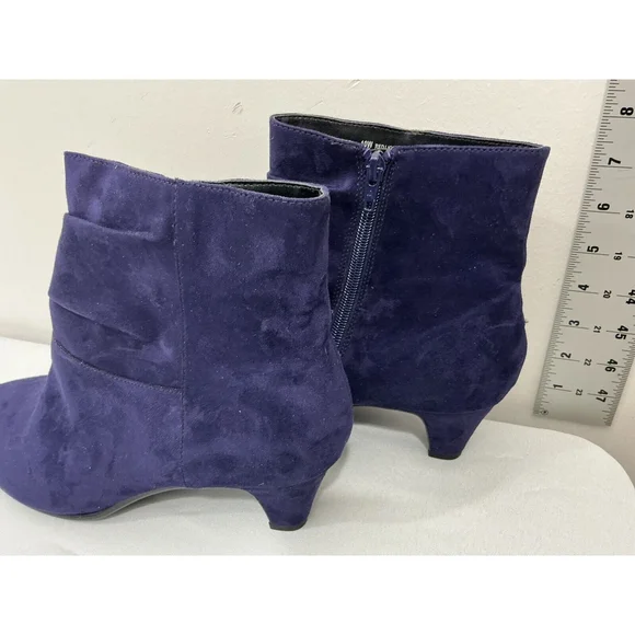 Womans Aerosoles Red Light Size 10 W Purple Zip Kitten Heel Ankle Boots NWOT - Picture 4 of 10